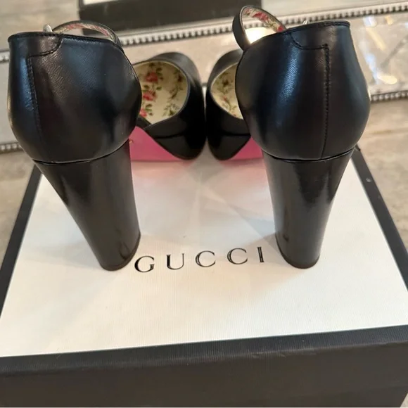 Gucci Black Heels with Floral Interior - Picture 5 of 7